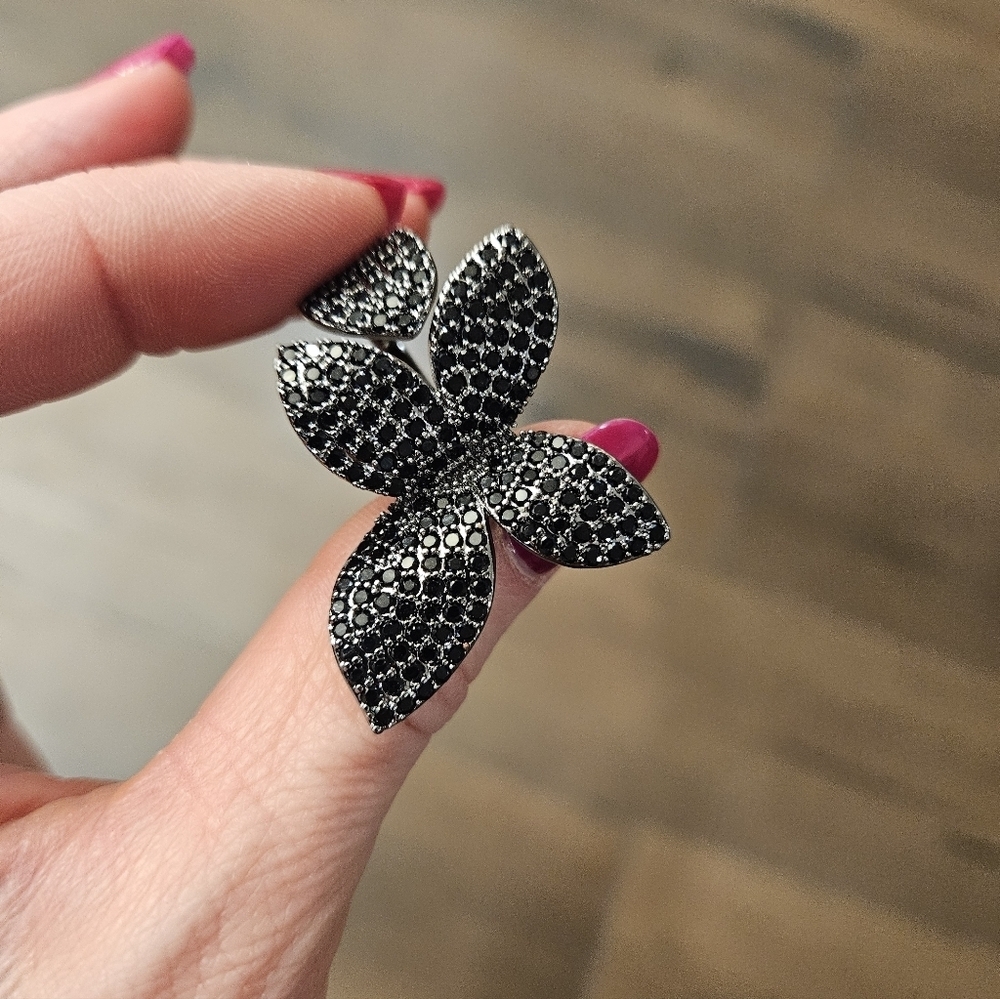 NEW Black Crystalled Floral Ring - Picture 5 of 11